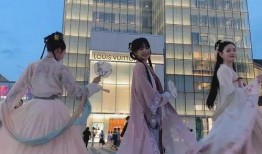 汉服直播吃瓜,穿越时空的美食盛宴，吃瓜群众围观