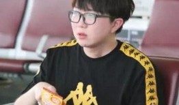 毛不易吃银瓜视频,趣味视频引网友热议