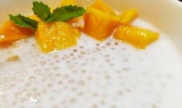 芒果椰汁西米露吃瓜