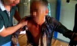 瓜哥吃瓜男的给女的拍照,捕捉甜蜜瞬间，记录爱情美好