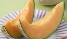 吃哈密瓜学问,解锁夏日清凉的甜蜜学问