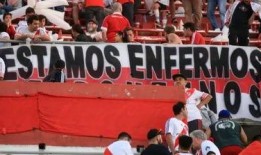 看台自己队吃瓜