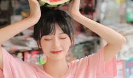 吃瓜少女的照片,吃瓜少女的甜蜜瞬间