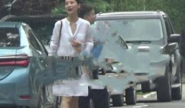 保安室保安吃瓜