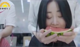 吃瓜小姐姐搞笑,笑料百出，瓜皮飞舞