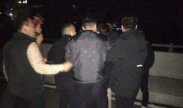 男子吃瓜跳桥,一场意外引发的悲剧与反思