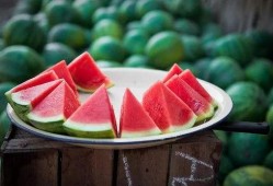 有什么瓜吃呢,盘点那些让人津津乐道的八卦新闻