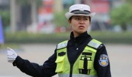 女士在警局吃瓜,女士吃瓜见证的警务风云
