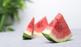 梦见在瓜地里看西瓜吃瓜,瓜地西瓜，尽享甜蜜时光