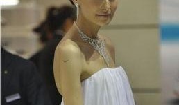 吴彦祖请客吃瓜